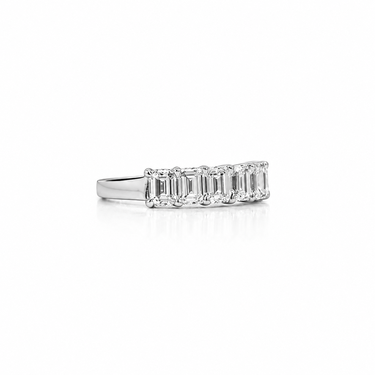 7 Emerald Diamond Ring in 18K white Gold