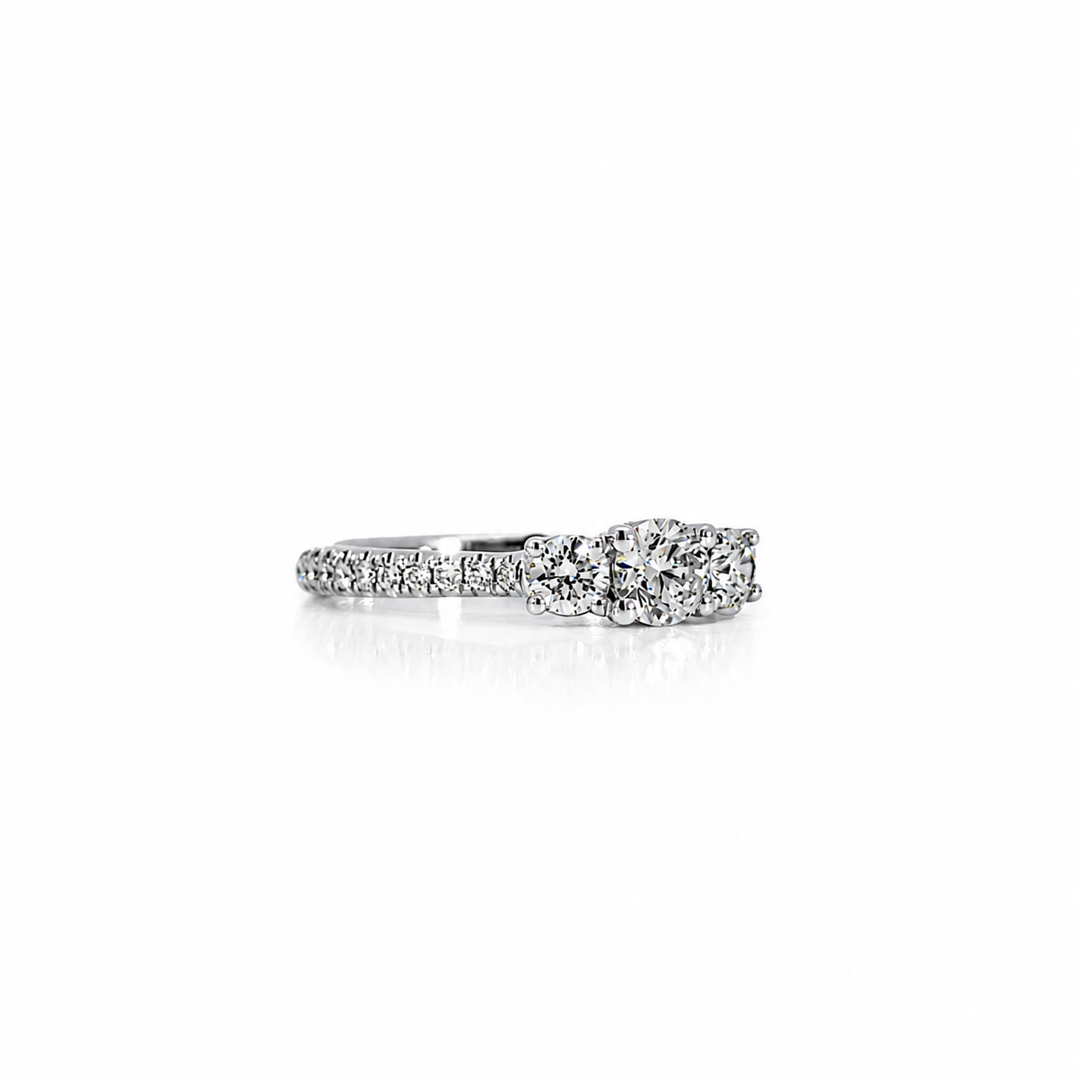Round Trio Pave خاتم