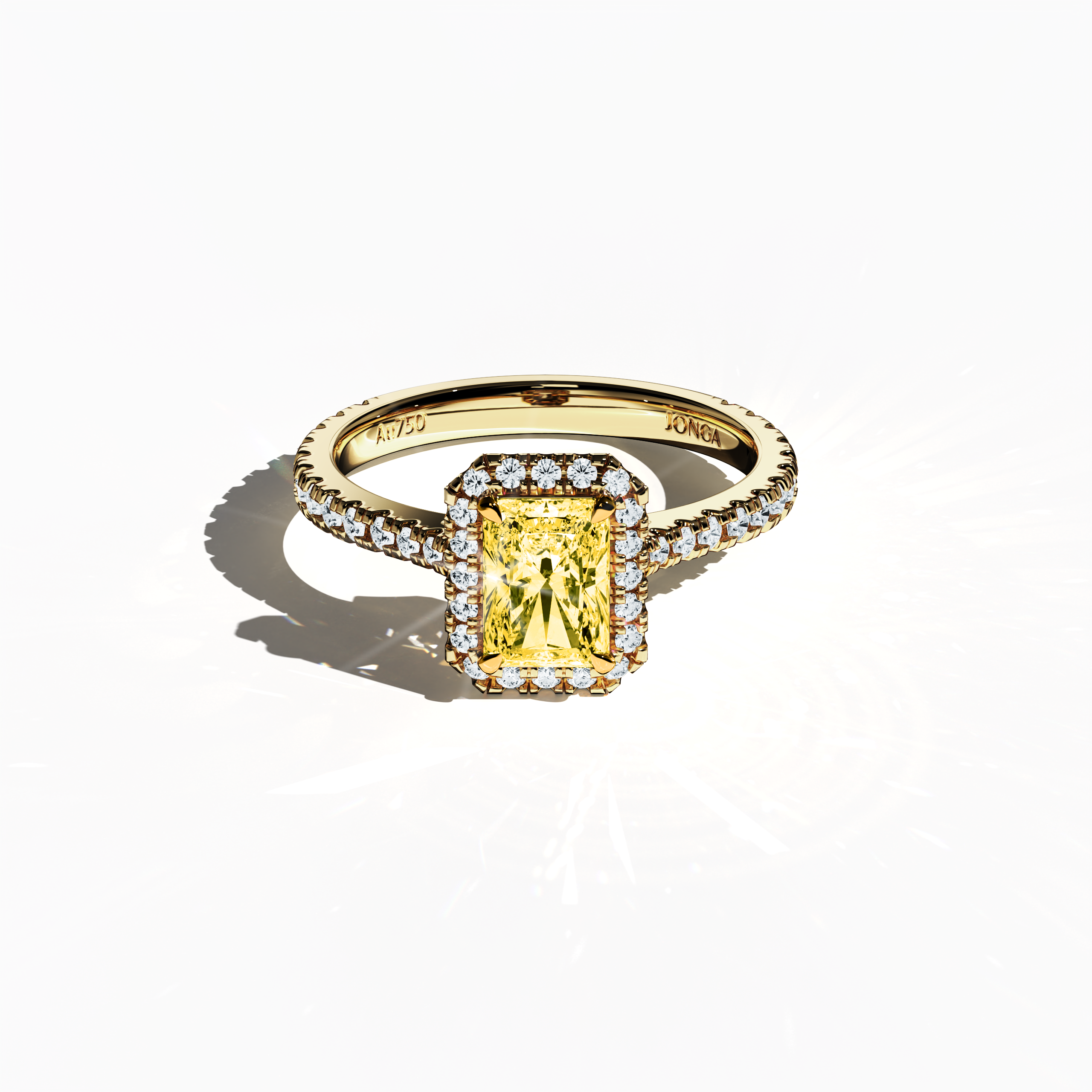 Halo Fancy Radiant in yellow gold