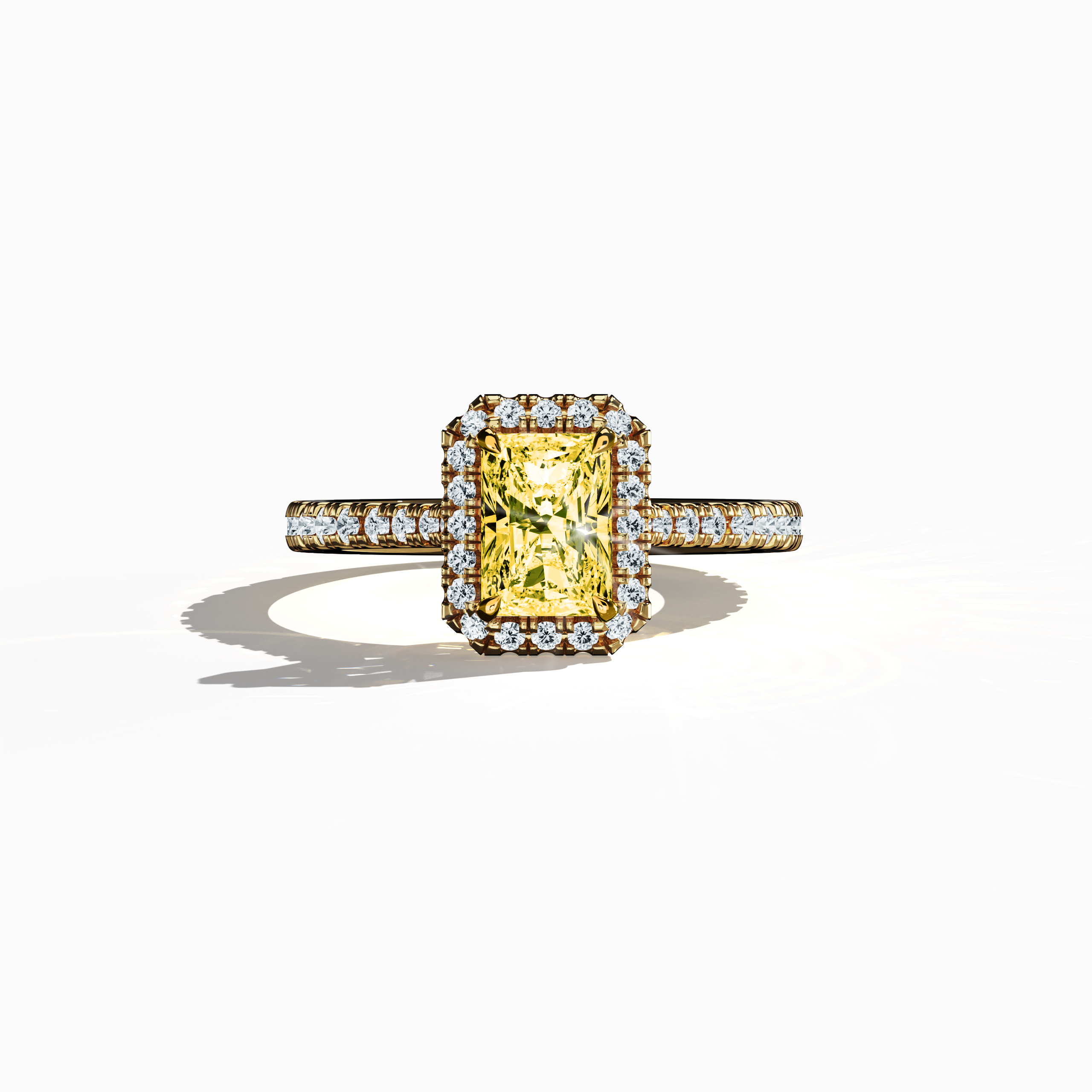 Halo Fancy Radiant in yellow gold