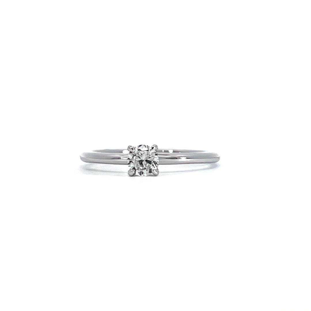 Simple solitaire ring