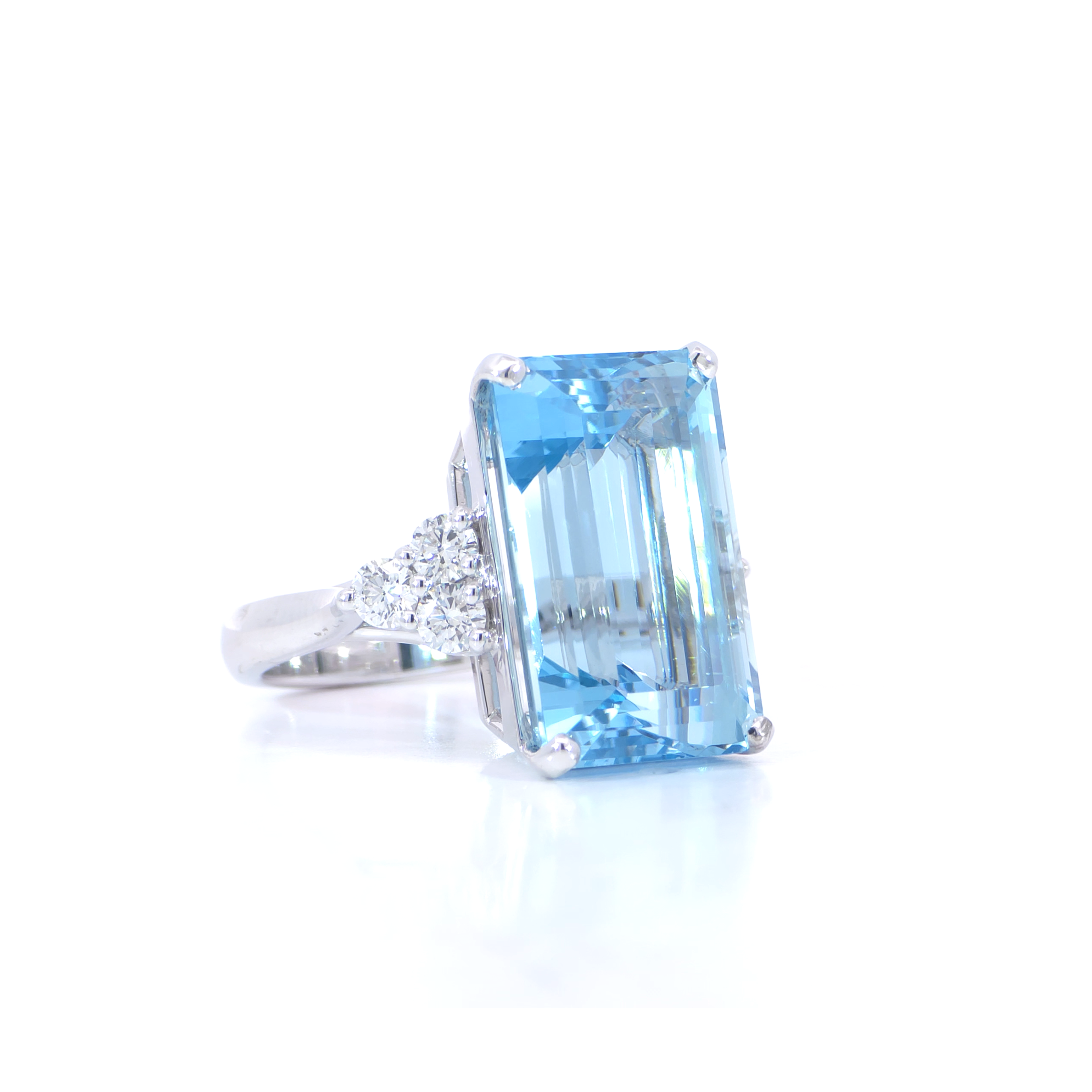 21 carat aquamarine with 6 side diamonds ring