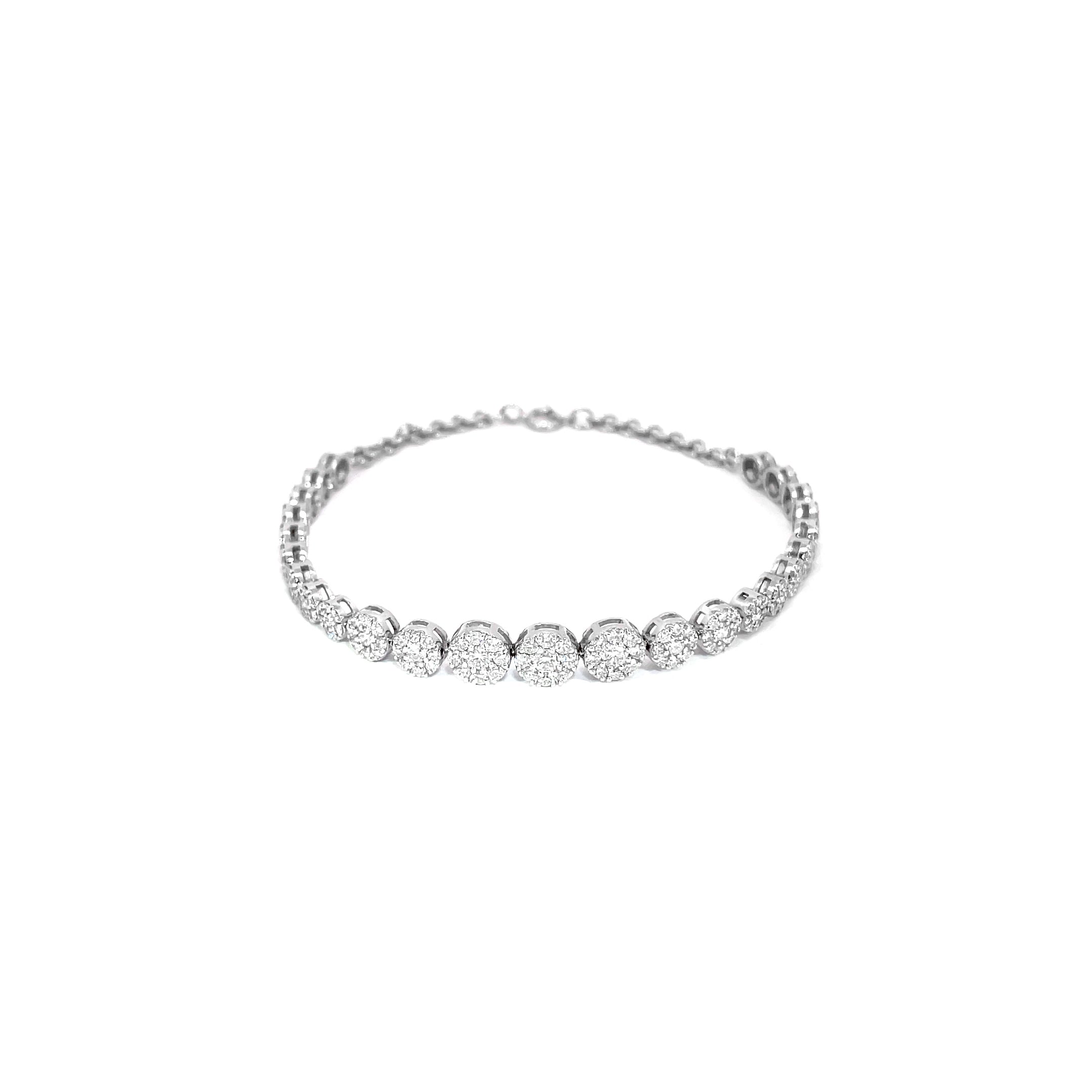 Cluster Bracelet in White Gold